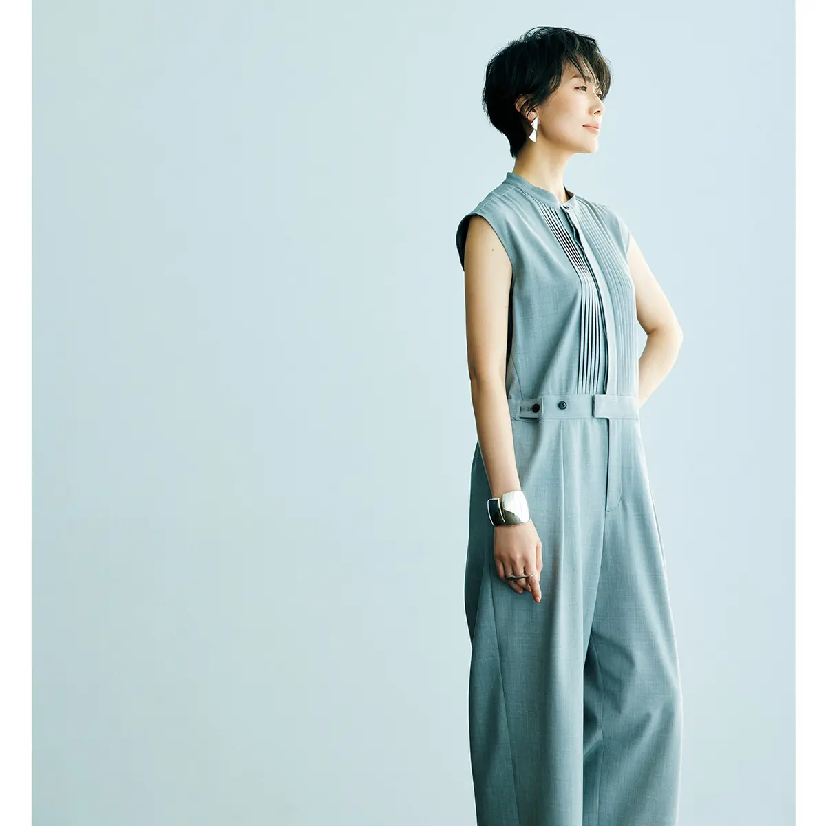 アイシーなグレーに合う甘さを含んだ新感覚のコーラル