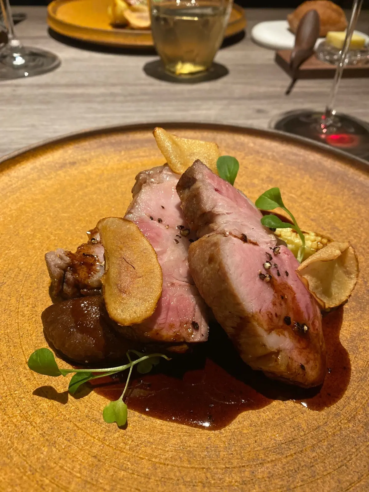 生産者加藤さんが育てられた豚肉。