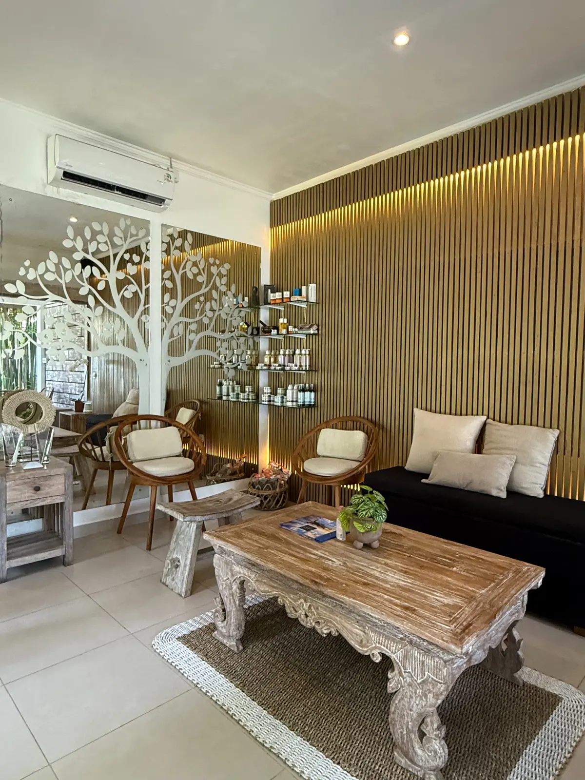 50代夫婦旅行　BALI 　バリ島　サヌール　マッサージ　The NEST　バリニーズマッサージ　spa　休憩室