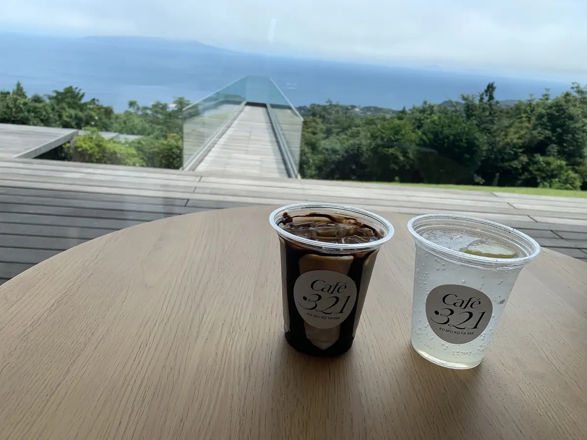 カフェと展望ブリッジ