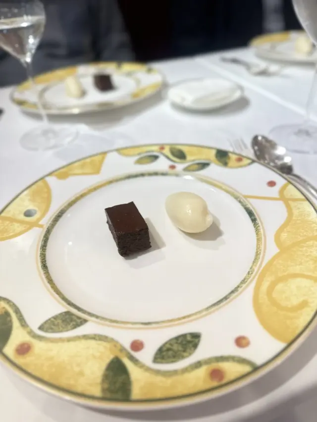 セットアップワンピースで広尾フレンチレスの画像_11