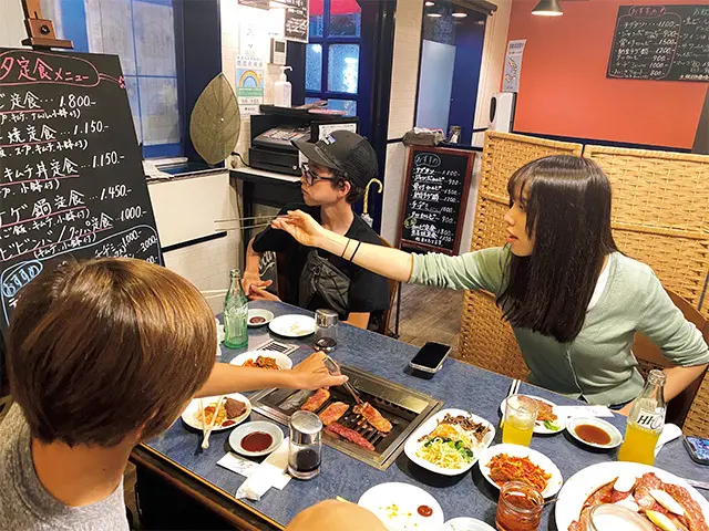 日本人の友だちの娘さん、ソフィア。子供たちは彼女から料理の仕 方を習っていました