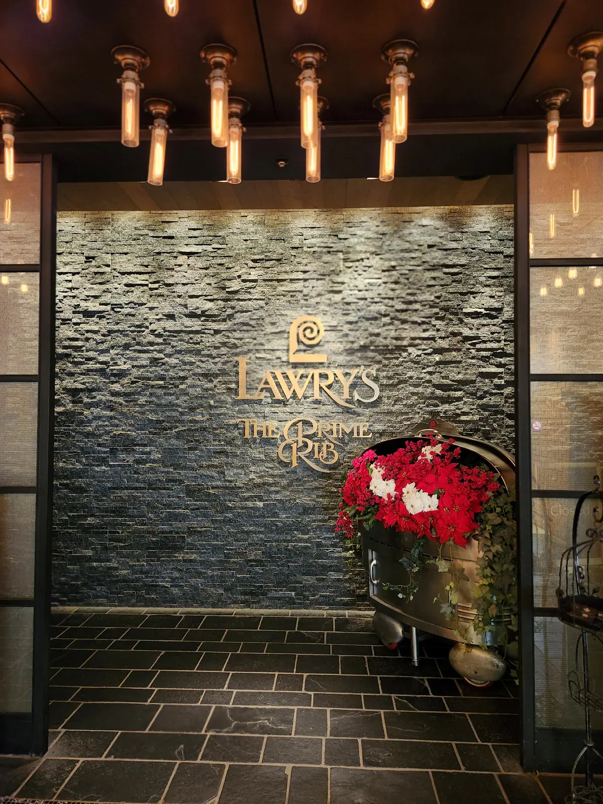 ロウリーズザプライムリブ、恵比寿ガーデンプレイス、バカラのシャンデリア、ローストビーフ、ウェスティンホテル東京、クリスマスツリー