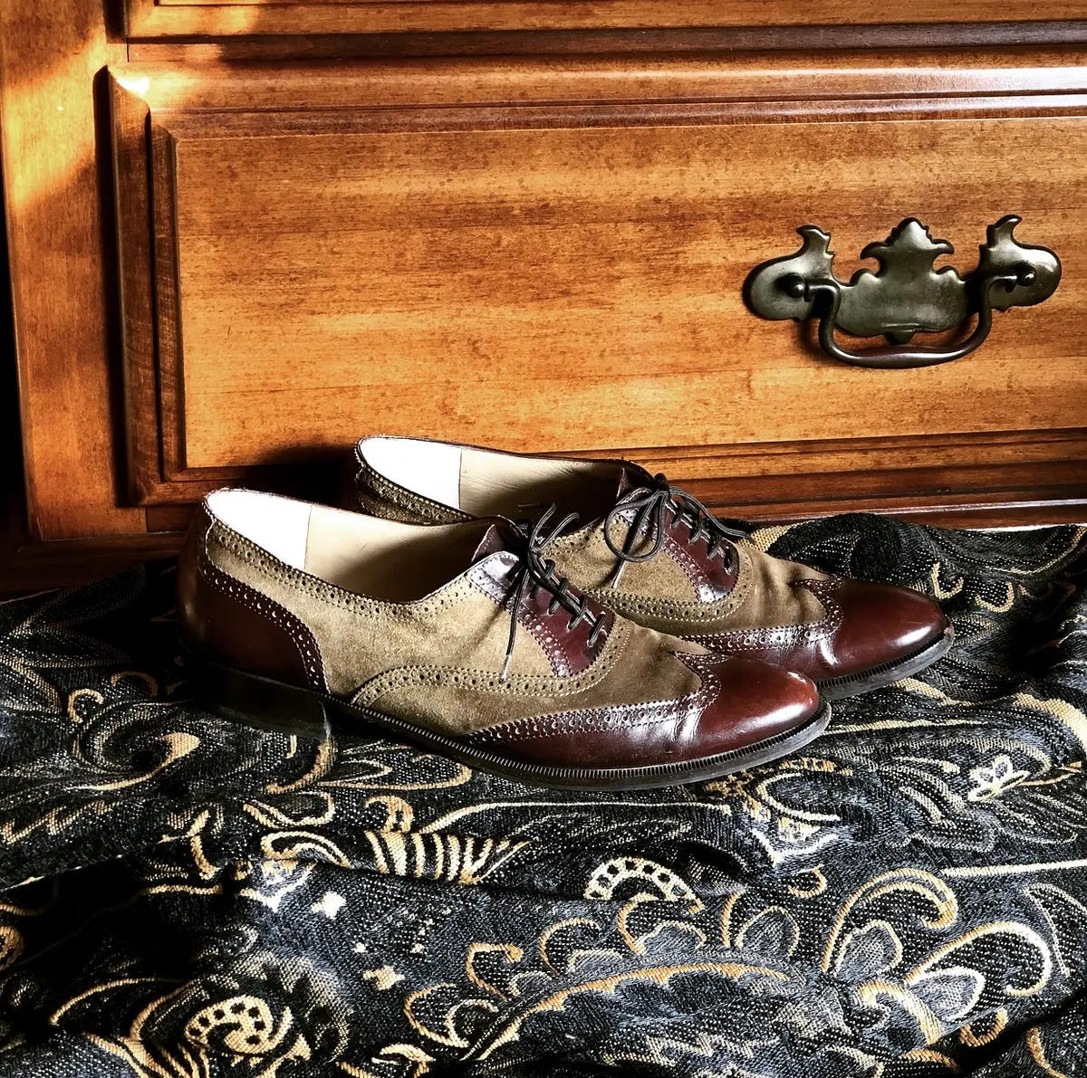 ぐっとくる靴。Ferragamoカーキのの画像_1