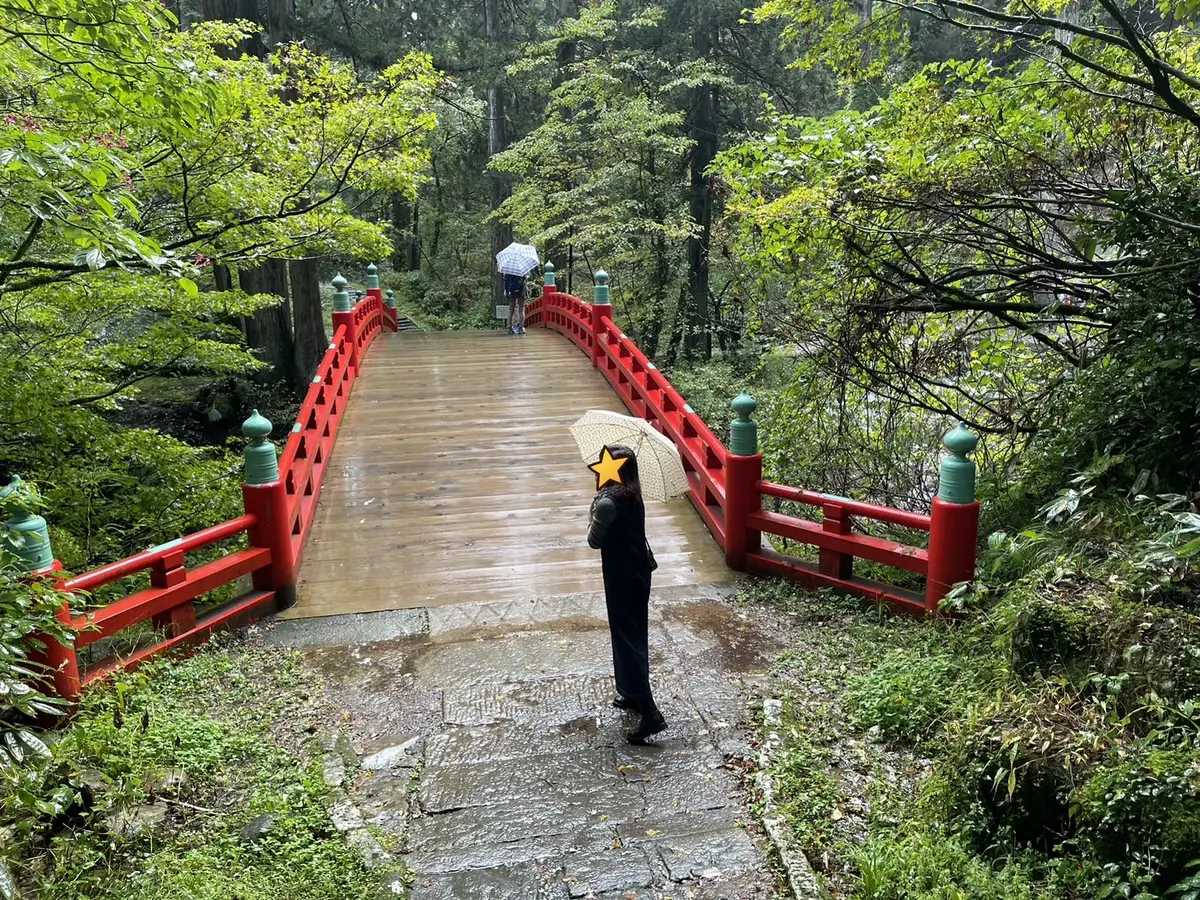 祓川に掛かる神橋