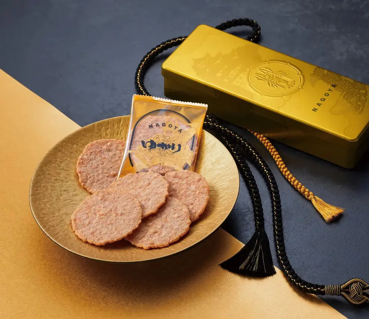 坂角総本舖の「ゆかり黄金缶」