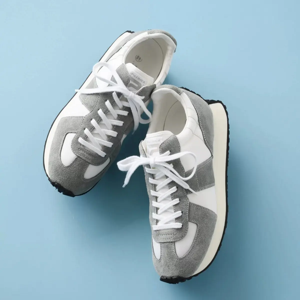【50代のスニーカー】大人っぽいと話題！の画像_1