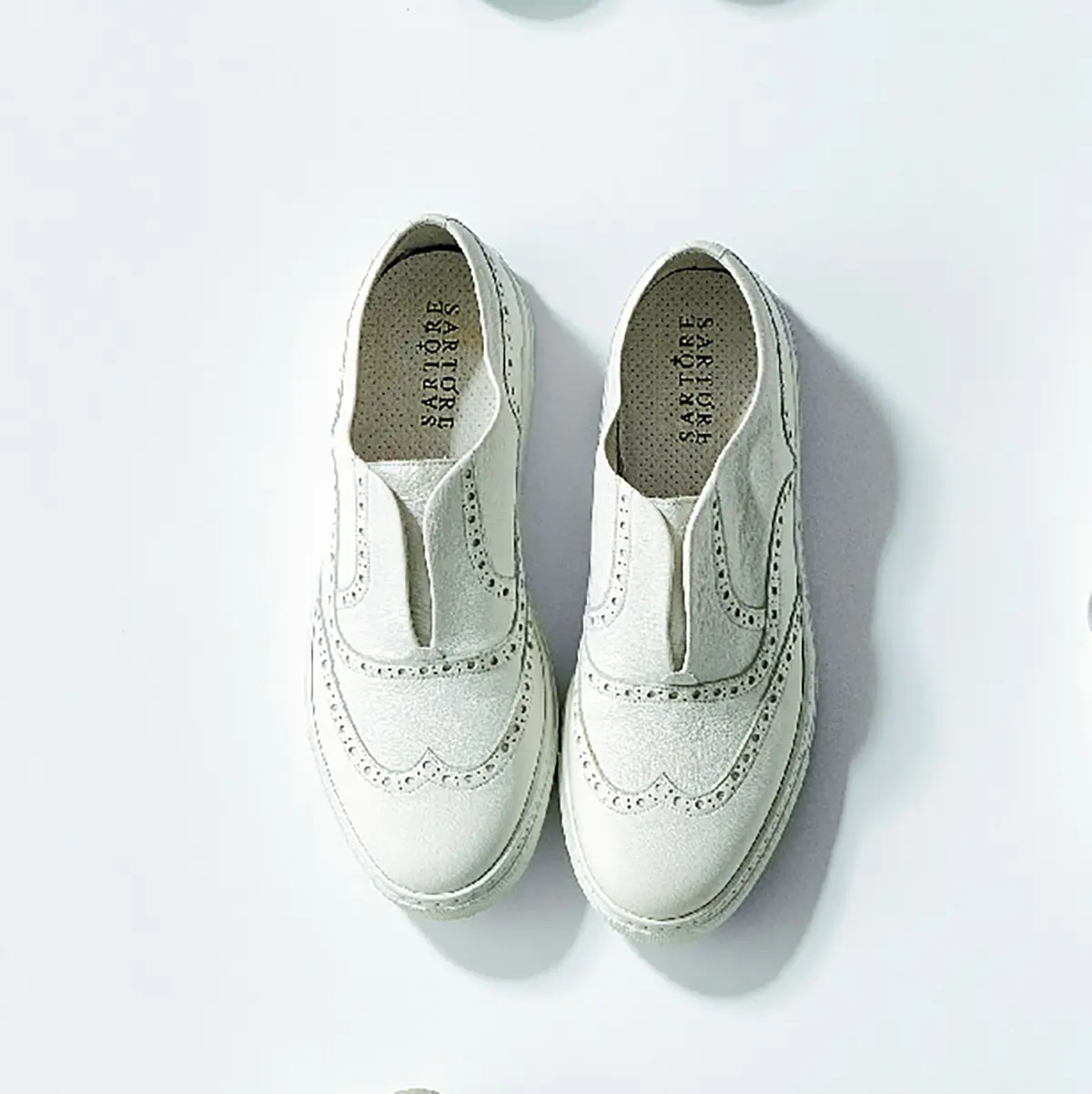 きれいめシーンにぴったり！ 白レザースニの画像_3