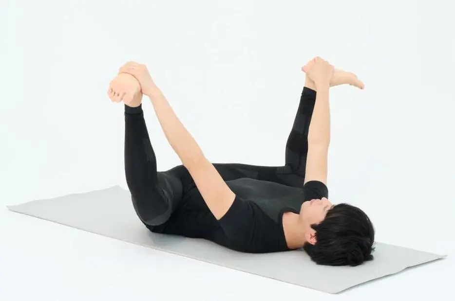 OurAge×Webエクラ　床バレエ_股関節を開いて体ゴロゴロ＆膝パカ