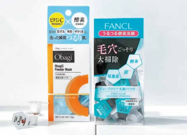 （右から）ファンケルのディープクリア 洗顔パウダー30個入り、ロート製薬のオバジC 酵素洗顔パウダー 30個入り