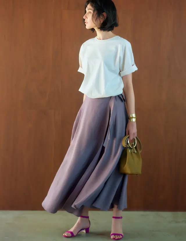 エイトンの柔らかベージュTの着こなし