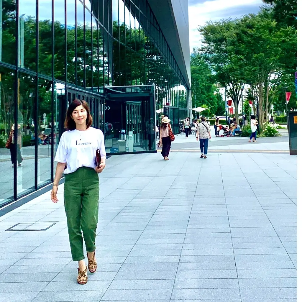 ホワイト✖️ブラックロゴＴシャツコーデ①の画像_2