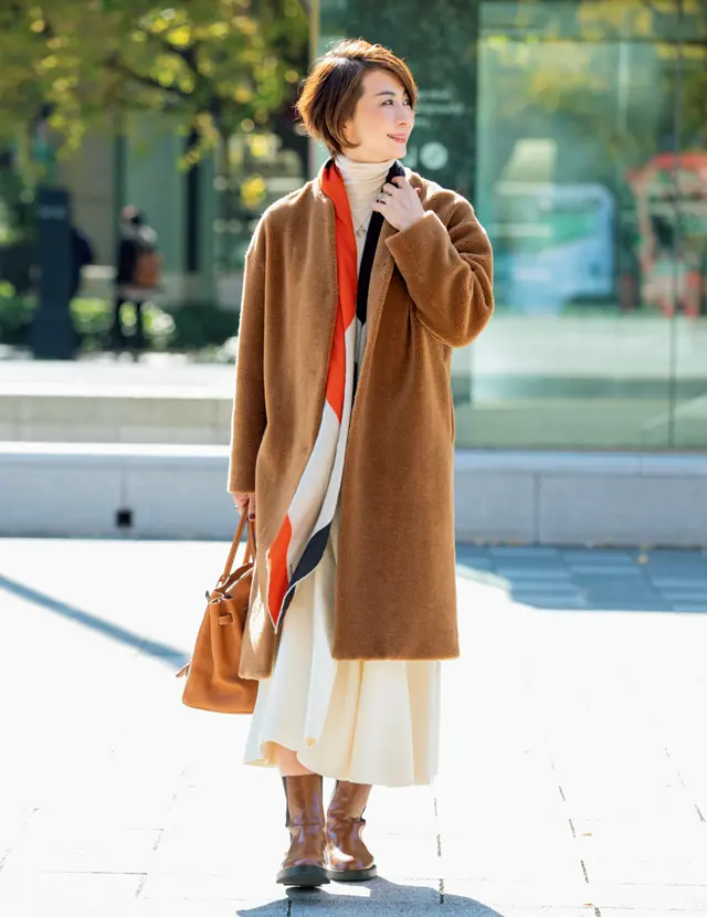 冬こそおしゃれに見えるオフホワイト&キャメルコーデの近藤和子さん