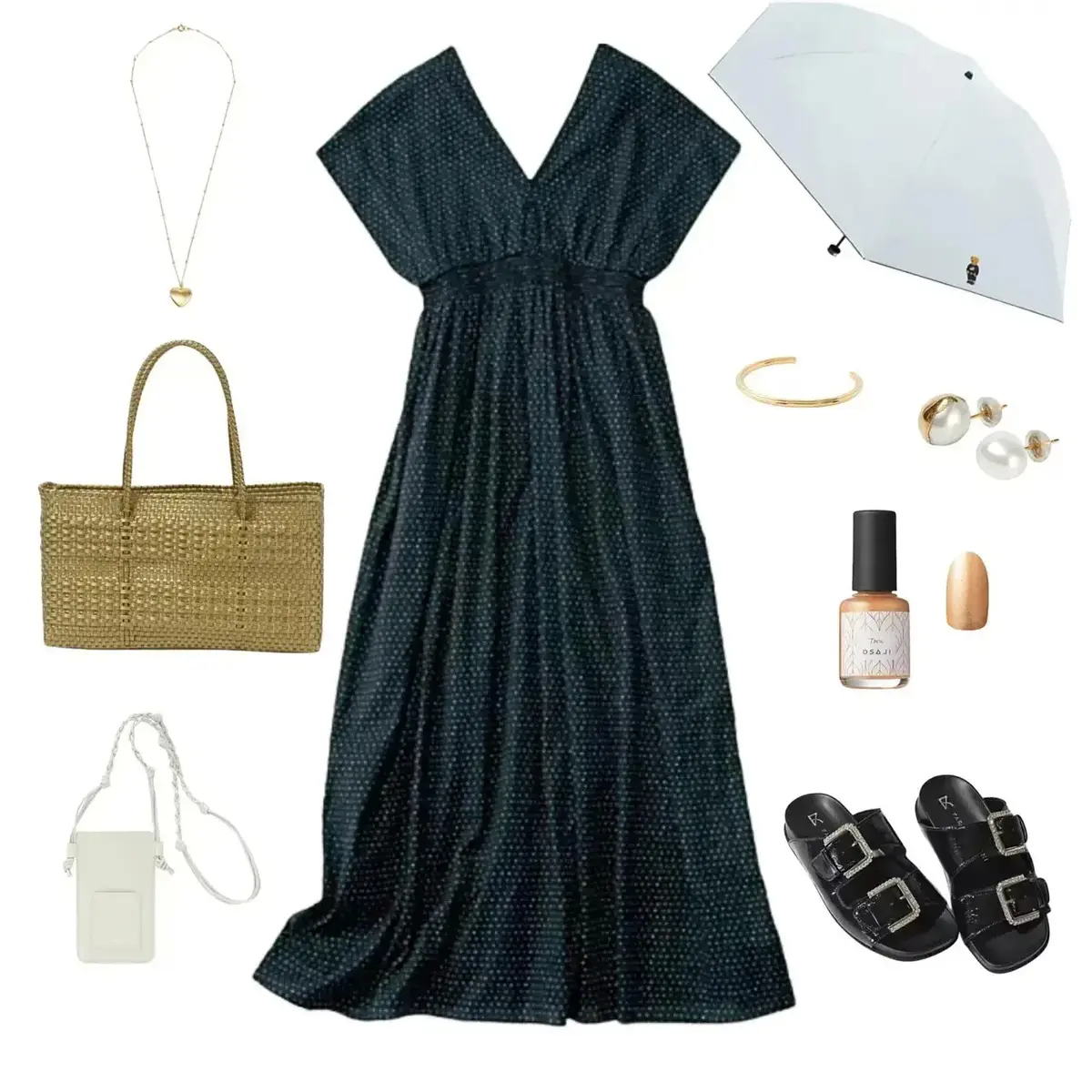 さらりとしたコットン素材で夏も快適な〈マリハ〉のマキシ丈ワンピース。