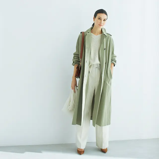 大人が着やすいライトベージュのVネック