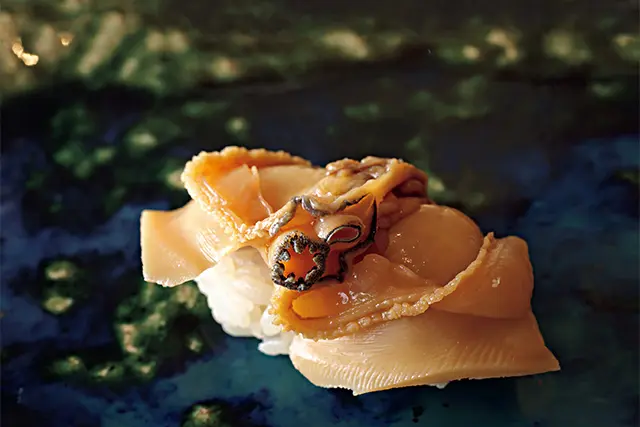 ふ っくらとした煮ハマグリはコクがあり つつもあっさりした味。この日は鹿島 から