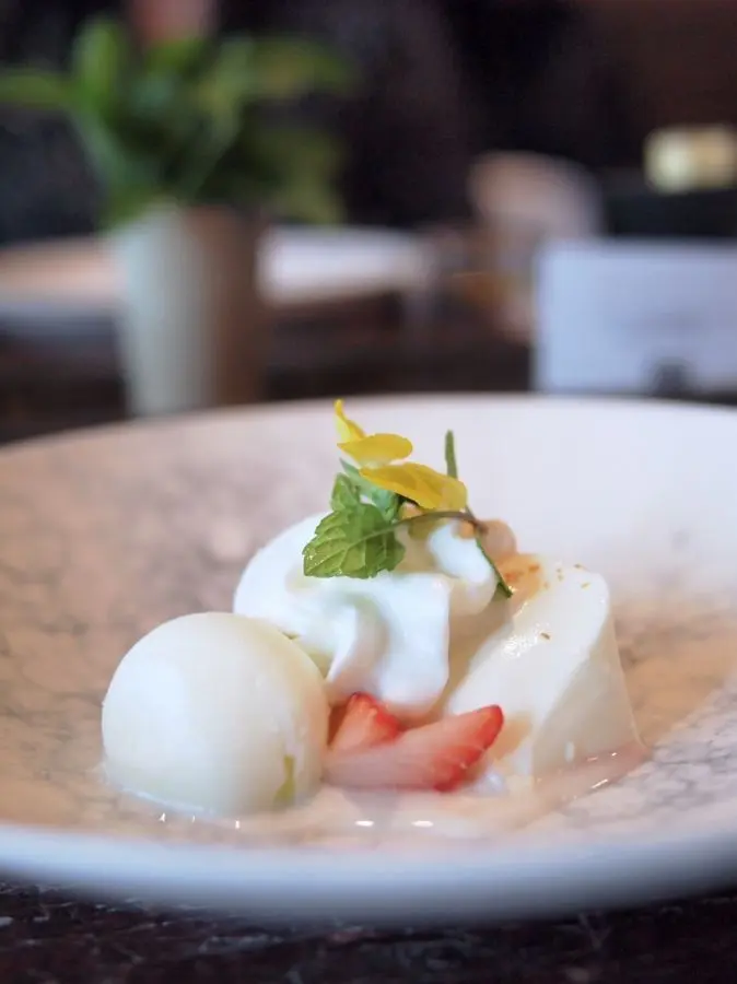 ココナッツ　ブランマンジェ　オーナーシェフ　安形元晴さん