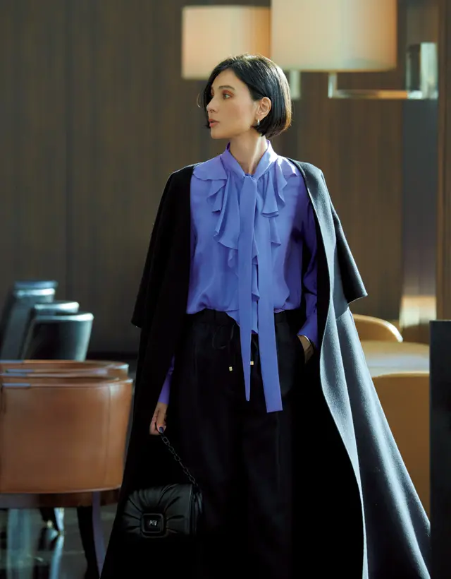 ストラスブルゴのトップスでドレスアップする田沢美亜