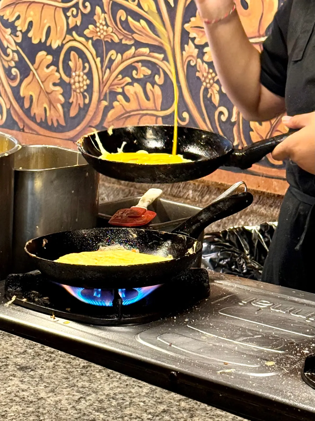 バリ島　サヌール　50代夫婦旅行　BALI 　プラマサヌールビーチホテル　PRAMA SANUR BEACH BALI　朝食レストラン　オムレツ