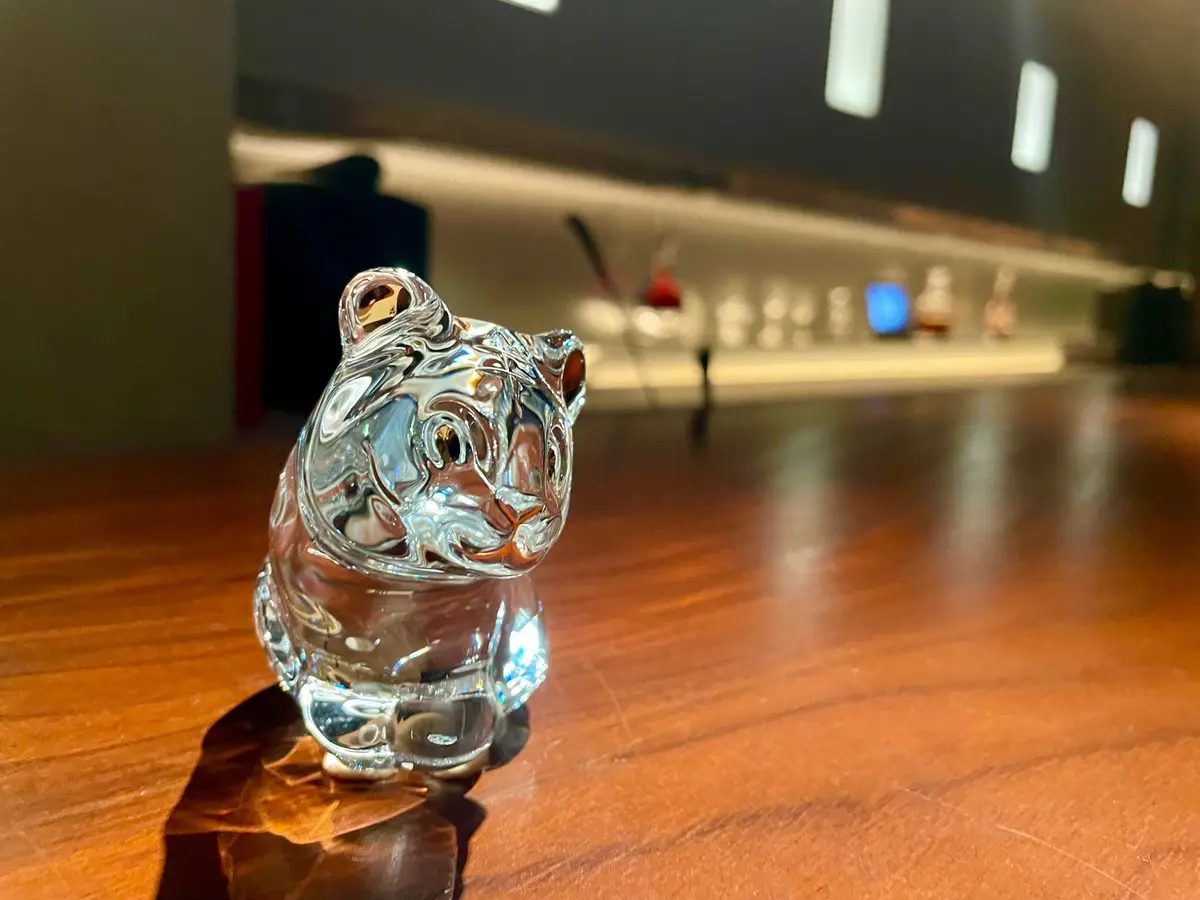 バカラ　寅の置物