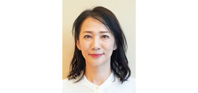 顔まわりレイヤーで、大人髪のボリューム感を全体的にアップ【50代髪型・ヘアスタイル】