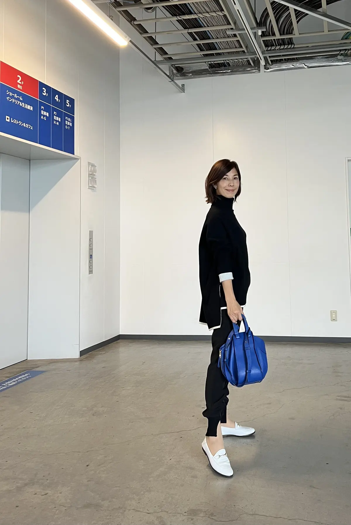 大人かっこいいモノトーン✖️ブルーコーデの画像_1