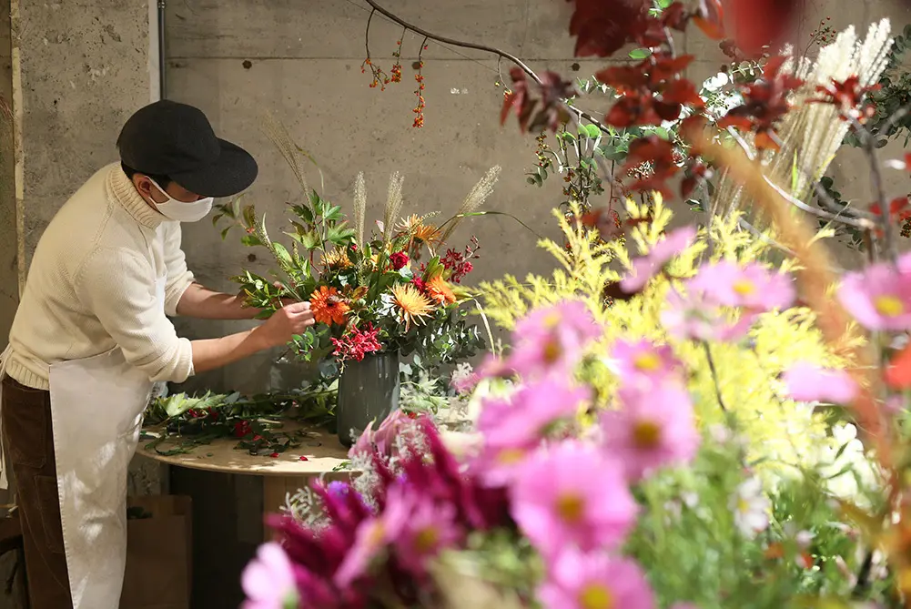 東京・目黒の住宅街にある〈ウヴル〉のアトリエ。少人数で開催される定期的なフラワーレッスンもここで行っています。