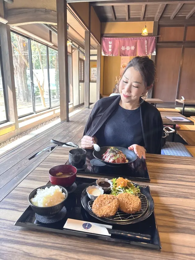 古民家カフェとしだれ桜で寛ぐ春の休日の画像_1