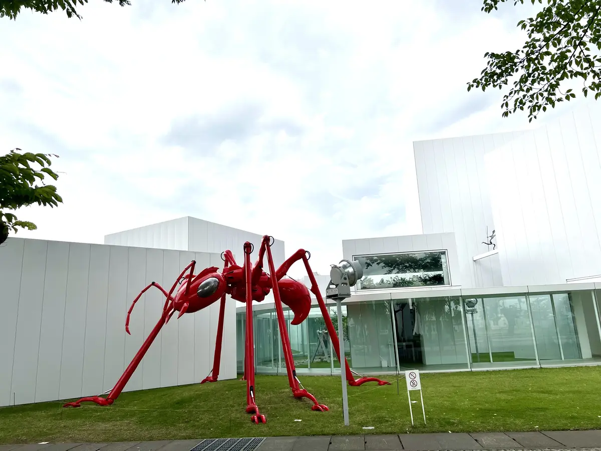 十和田市現代美術館　アッタ