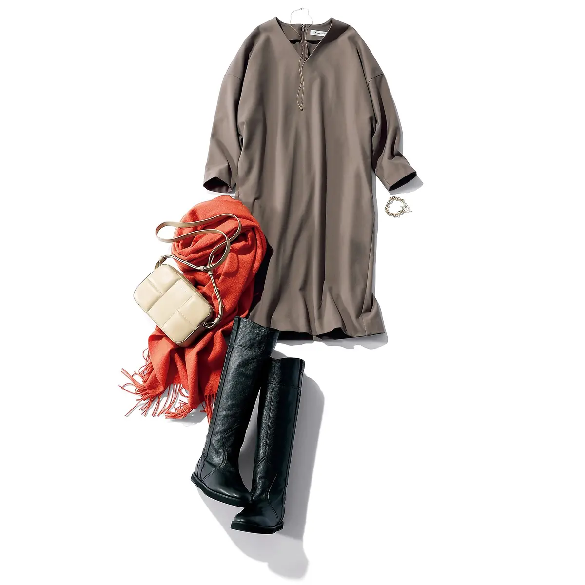 7.E by eclat　Vネックコクーンワンピース