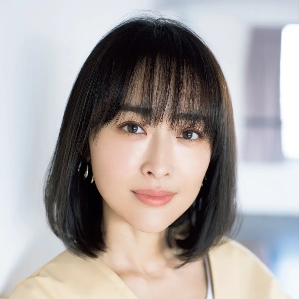 分け目が薄く見える髪の毛は、「ジグザグ分け目」にしてふんわり感アップ！