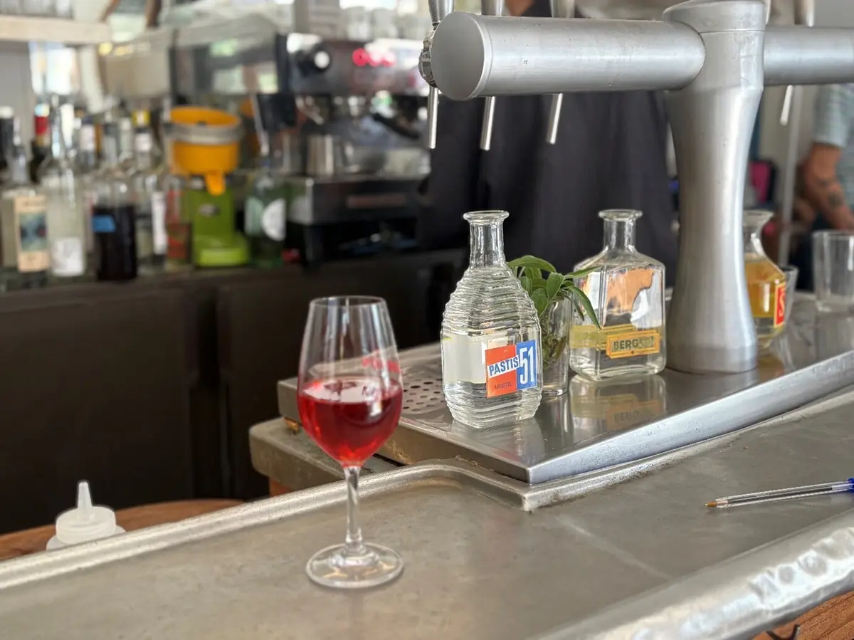 オレンジのように、汁だけ絞って皮は捨てる。イメージ画像