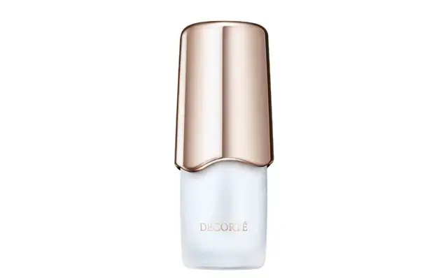 爪やかかとの保湿のほか、爪表面のキューティクルのはがれを防止する効果も。凹凸や二枚爪のない健康的な爪を育成。 リペア ネイルセラム 7㎖ ￥4,400／コスメデコルテ