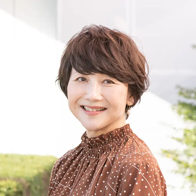 ダメージを抑えながら動きとツヤをプラス！立体感のあるショートに【50代髪型・ヘアスタイル】