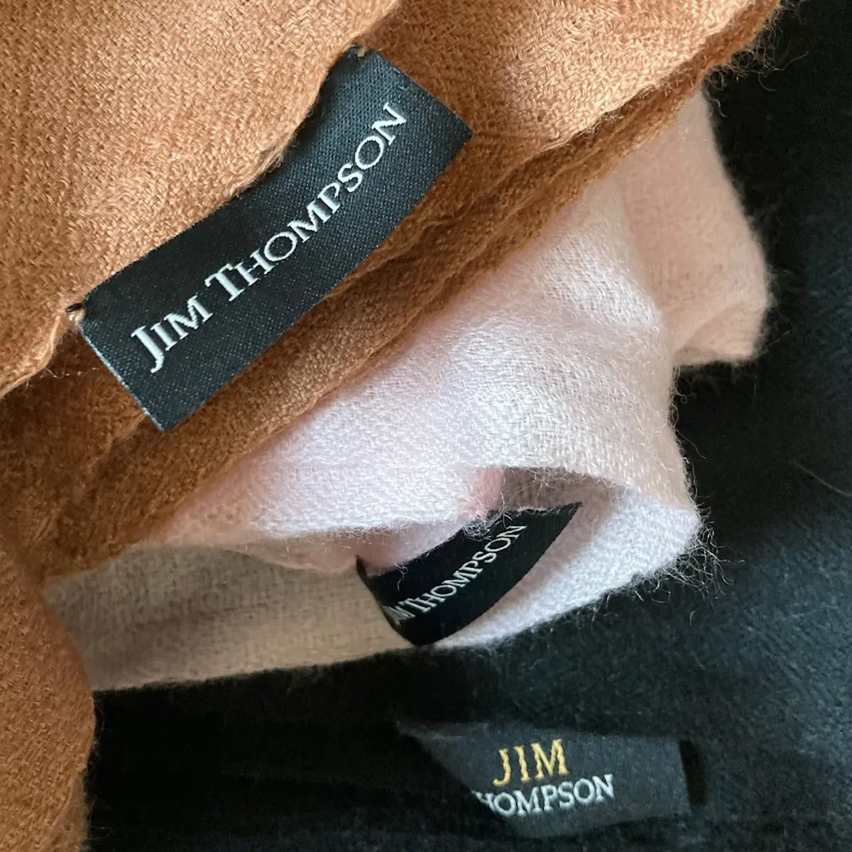 JIM THOMPSONのタグがついたストール