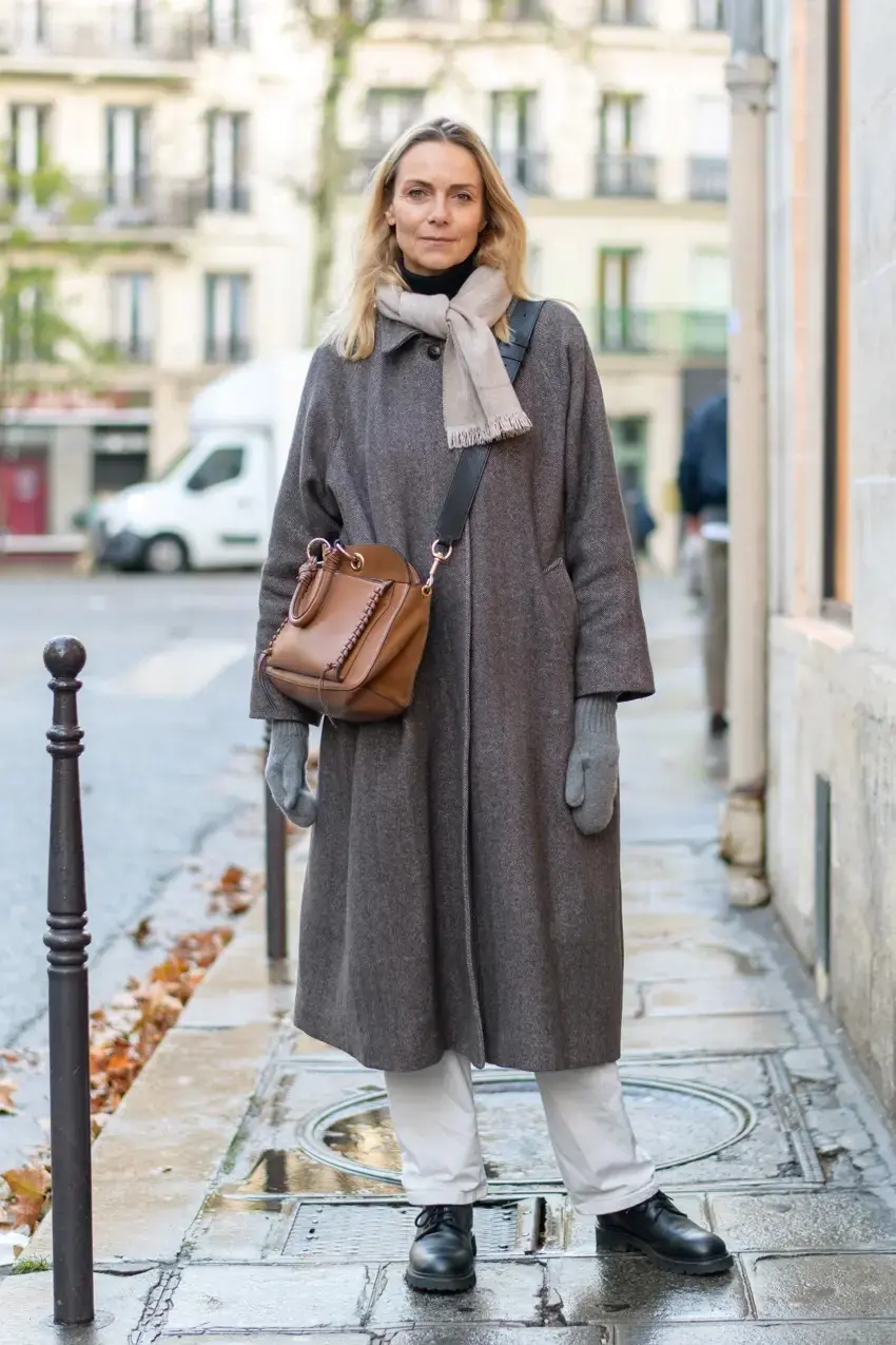 気負わない冬のおしゃれを楽しむパリマダムのアウター選びに注目！【パリのおしゃれマダムSNAP vol.3】