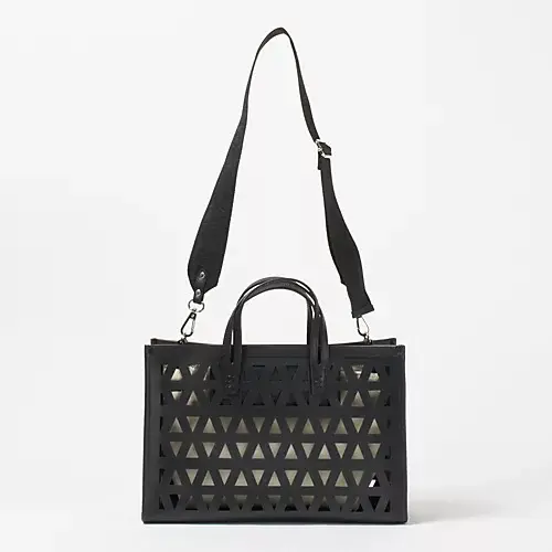 立体的シルエットで50代を美しく見せる「の画像_5