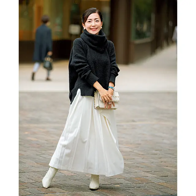 おしゃれブロガー　ネイビーニットをひとクセアイテムで新鮮に