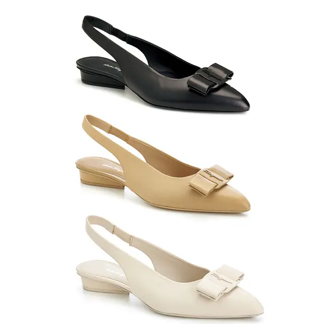 夏のビジネス服の 足もとは「フェラガモ」 のスリングバック シューズで決まり