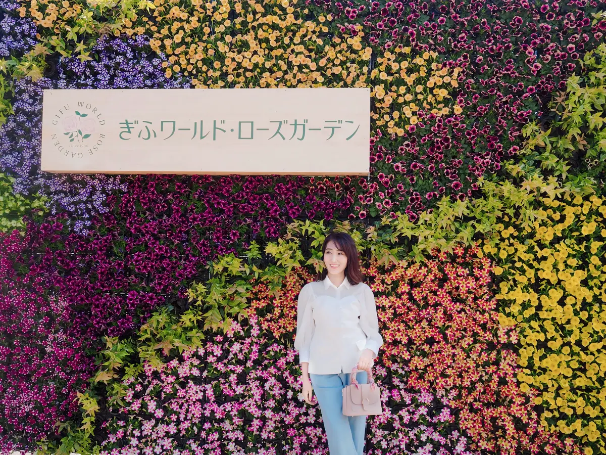 ぎふワールド・ローズガーデン「西ゲート外のフラワーウォール」