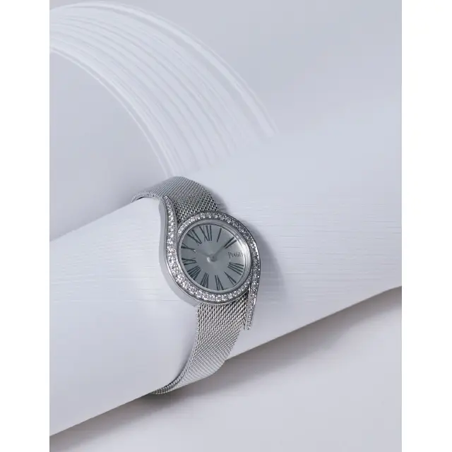 アシンメトリー・デザインに宿る個性とオーラのピアジェのライムライト ガラ