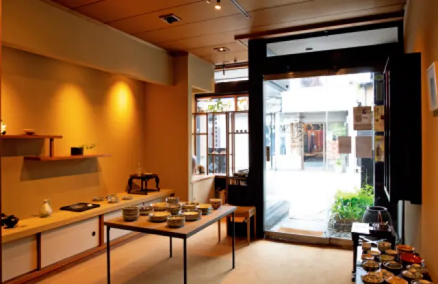 京都の戀壺洞（れんこどう）の店内