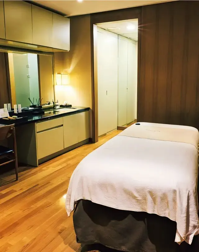 シャワーブースつきのトリートメントルームのほかジェットバスも完備！