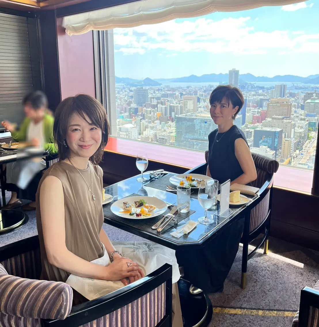 美味しいランチを食べながら 話しも弾みます。