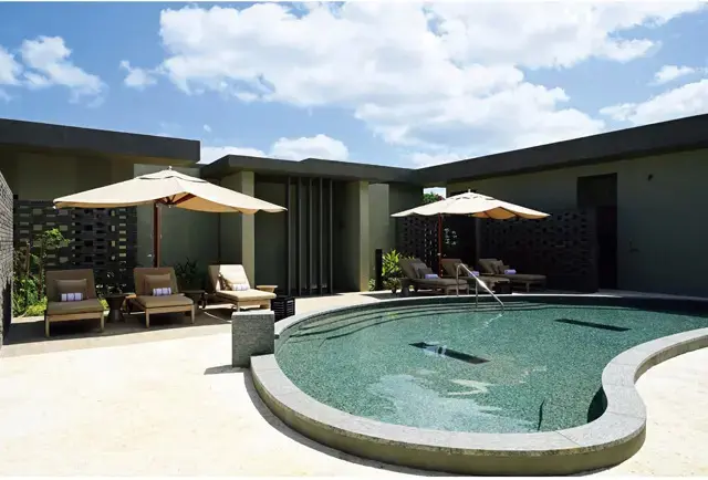 屋外の温水バイタリティプールや屋内のハイドロセラピープールなど、無料の温浴施設も充実している。