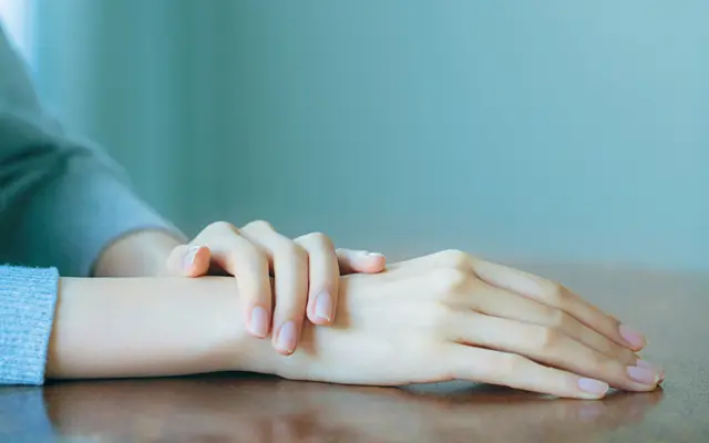 手肌のきめ細かさが爪の印象を左右する