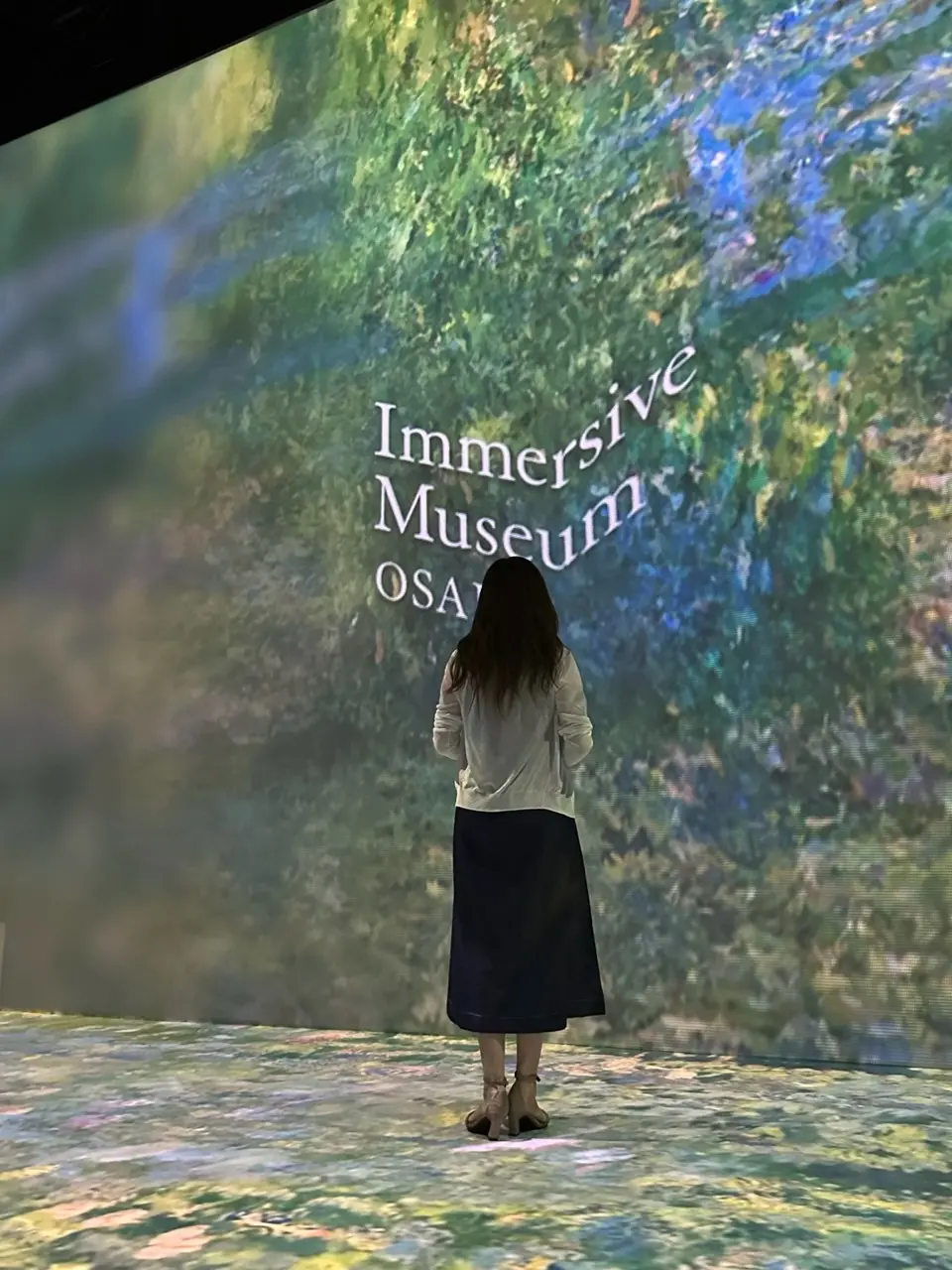 話題の没入体験型ミュージアムと、図書館内の画像_1