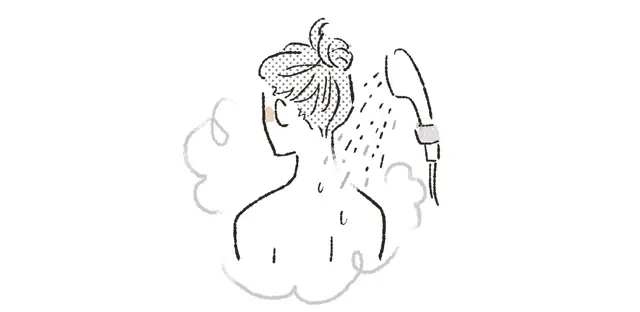 熱めのシャワーを 肩に当てる