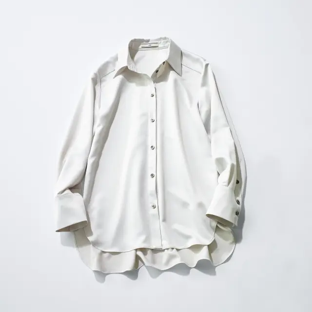 【ADORE】シルキーな風合いでさりげない女っぽさを