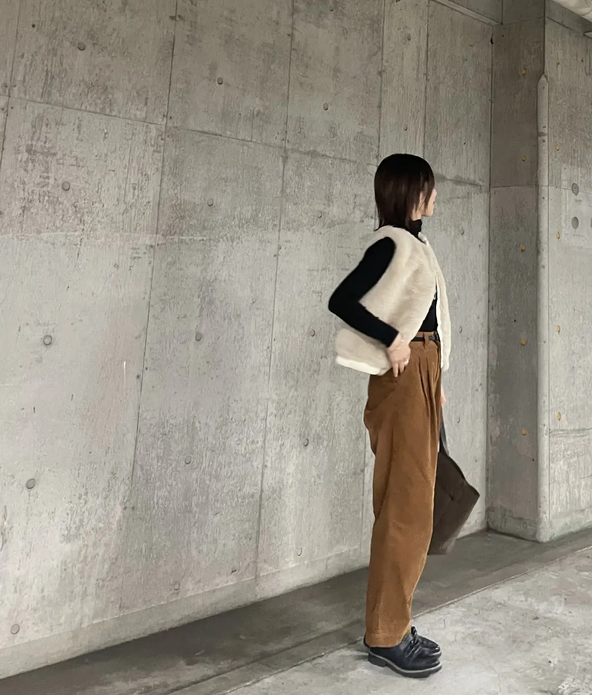 UNIQLOタートルにコーデュロイパンツの画像_2